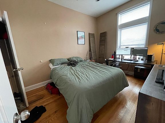 5th image of 1389 N Milwaukee Ave #200