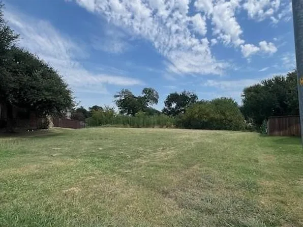 647 Three Tee Ct, Grand Prairie, TX 75052