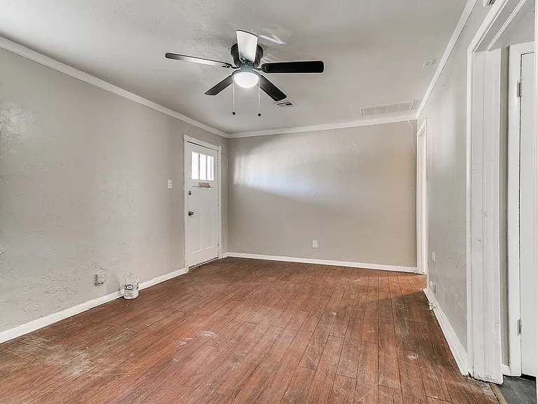 220 E Jacobs Dr — Photo 5