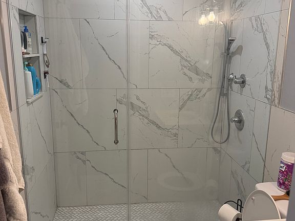4th image of 602 Jefferson St APT 1