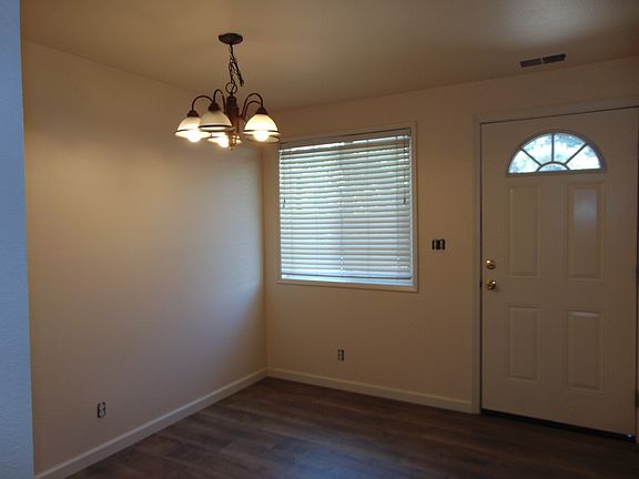 5th image of 821 E 10th St Unit 4