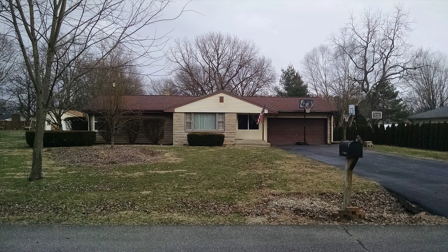 1576 Edgehill Rd photo 1