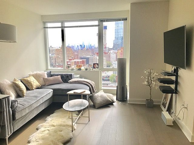 1st image of 450 W 42nd St APT 26E