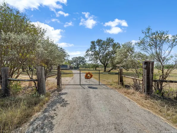 132 County Road 469, Castroville, TX 78009