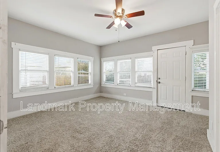 405 College St — Photo 17