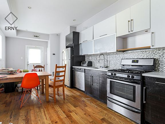 4th image of 1347 De Kalb Ave #L2