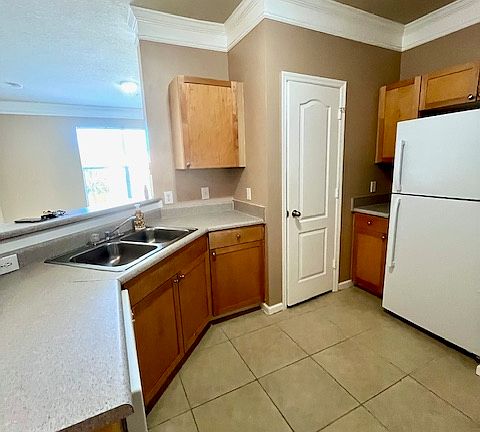 Large breakfast bar counter with sink and new dishwasher