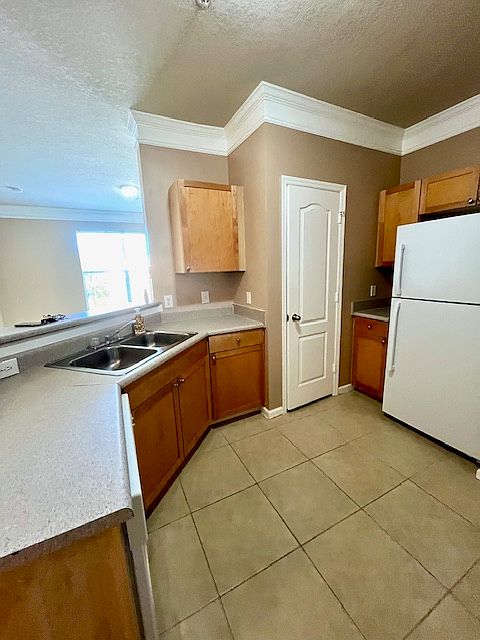 Large breakfast bar counter with sink and new dishwasher
