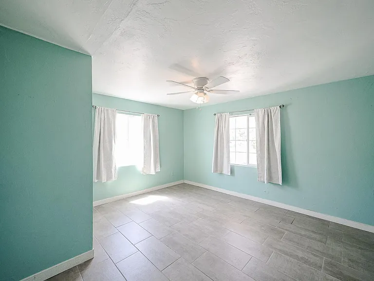 2217 E Harvard St — Photo 21