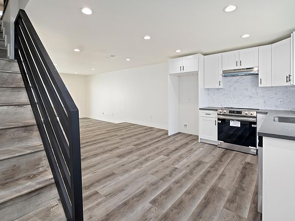 5th image of 707 E Orange Grove Ave #B