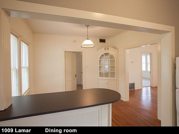 5th image of 1009 Lamar St