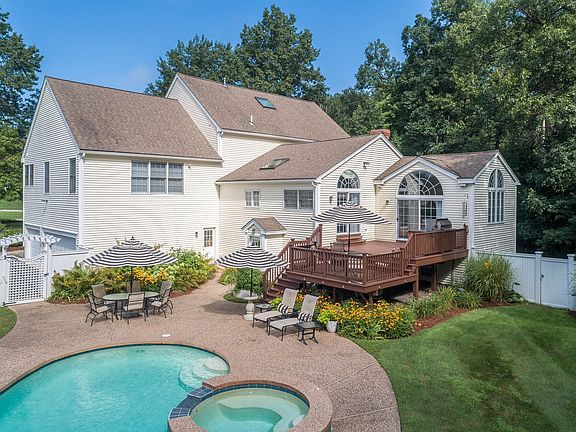 4th image of 7 Birchwood Dr