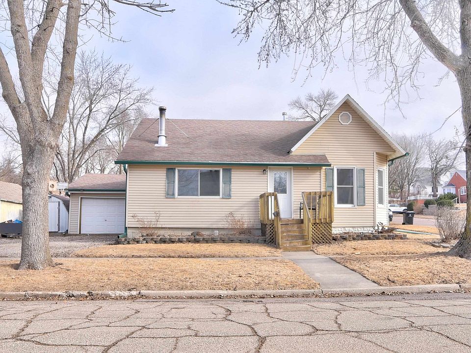 1st image of 621 10th Ave N
