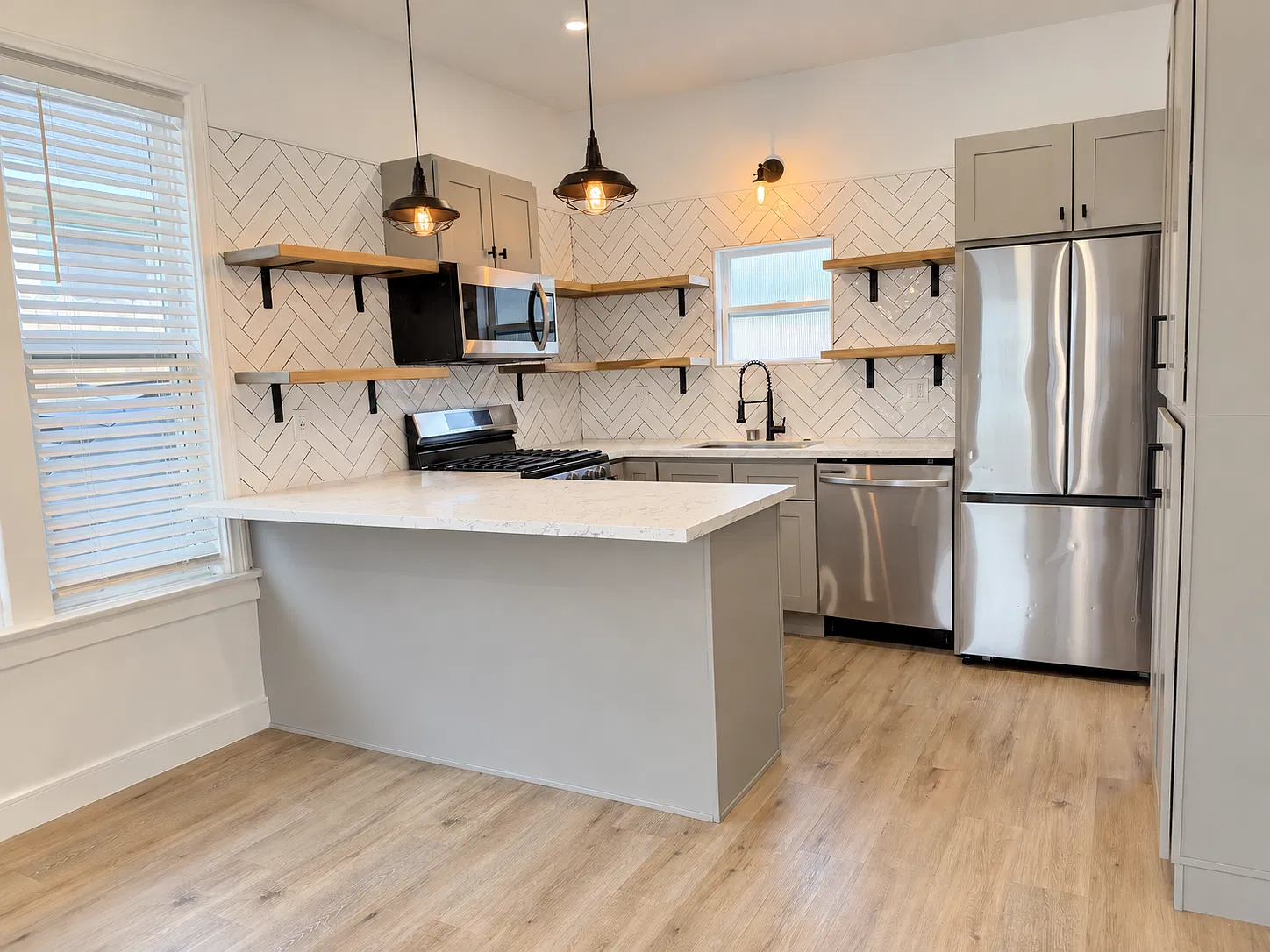 2 bed, 700 sqft, $2,495 — Photo 1