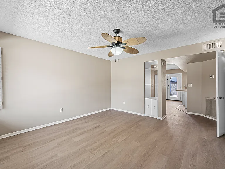 1533 W Hazelwood St — Photo 7