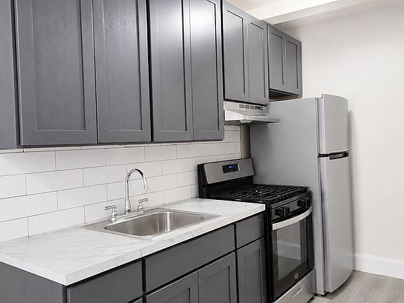 3rd image of 6820 Ludlow St #404