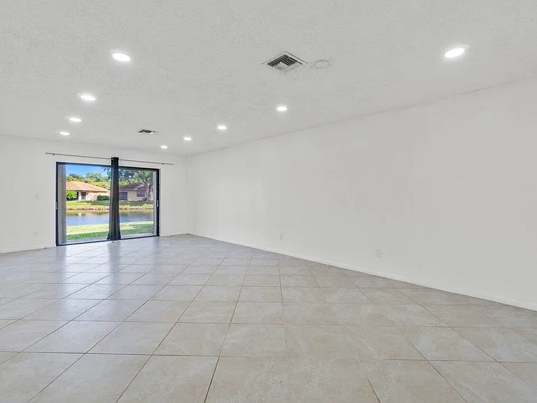 1620 Granfern Ave #1620 — Photo 11