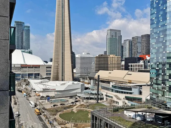 30 Grand Trunk Cres #1806, Toronto, ON M5J 3A4