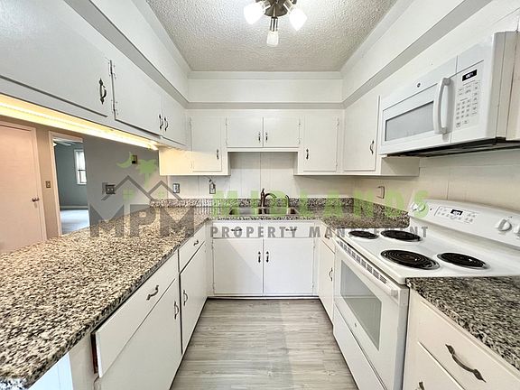 4th image of 623 Henderson St