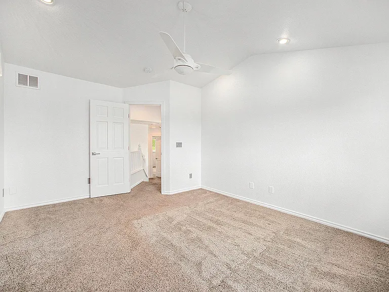 8438 Bluegrass Cir — Photo 12