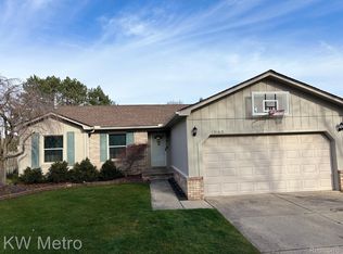13163 Beresford Dr, Sterling Heights, MI 48313