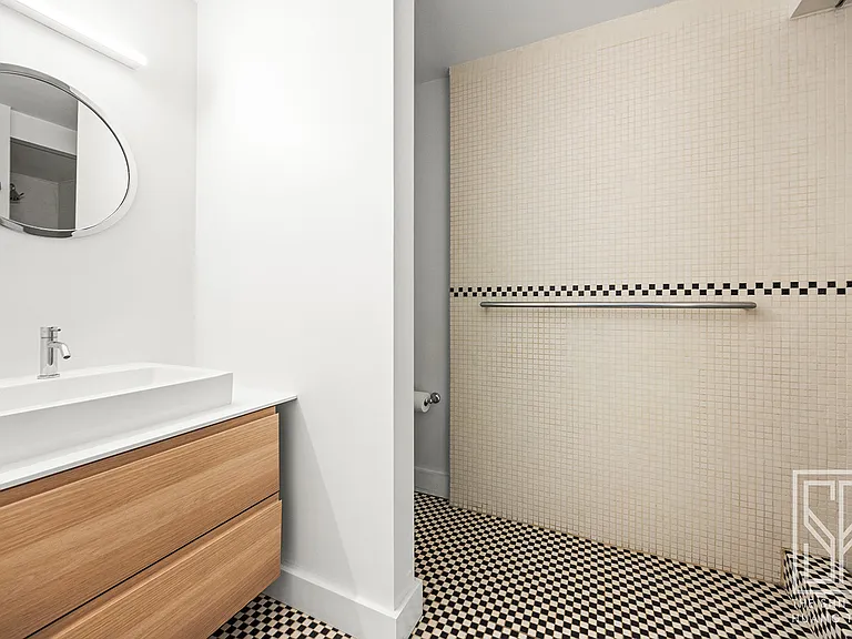 548 State St #PARLOR — Photo 32