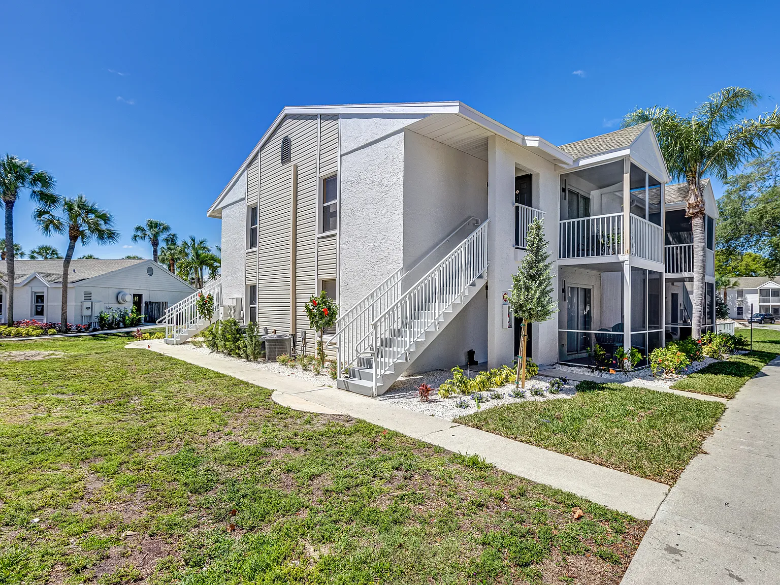 Coral Palms Apartments — Photo 3