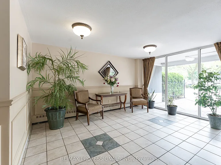 75 Glenburn Ct #111 — Photo 23