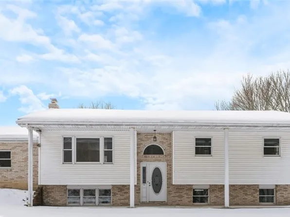 1130 Fairview School Rd, Ellwood City, PA 16117