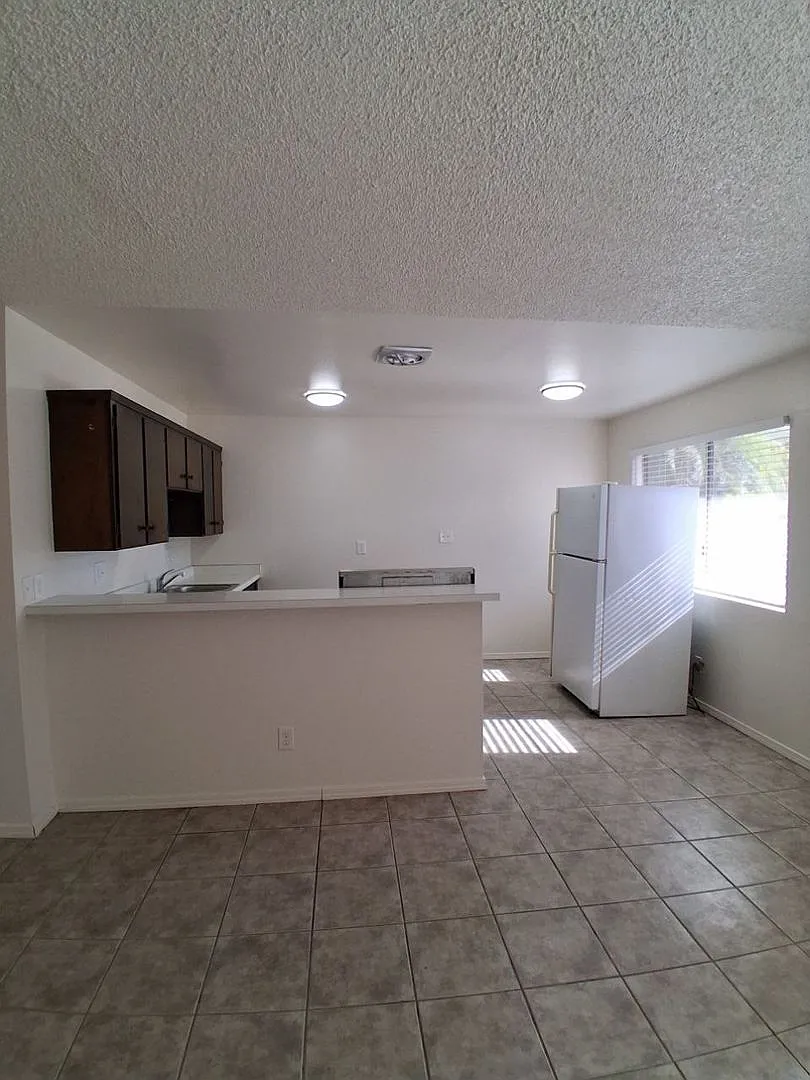 2665 N Wishon Ave OTR — Photo 3