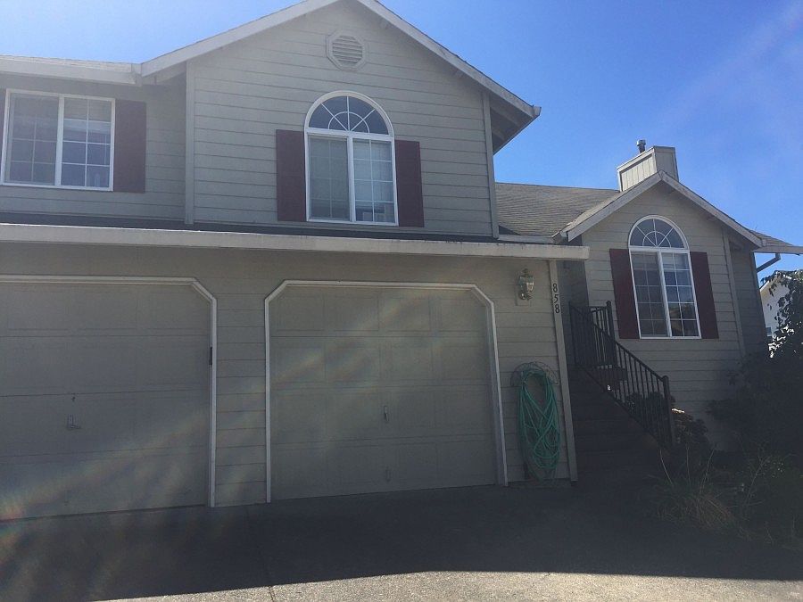 1st image of 858 SE 71st Ave