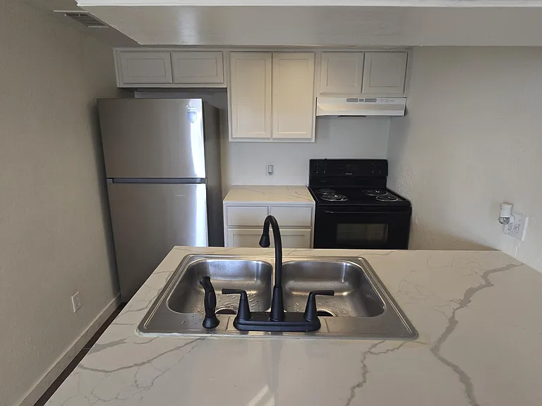 1447 N 53rd Dr — Photo 12