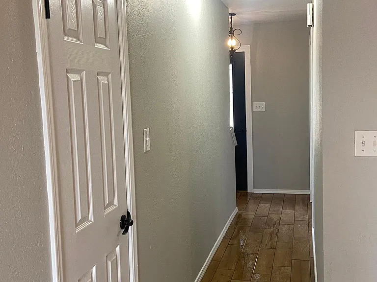 1600 Ridgemont Cir — Photo 4