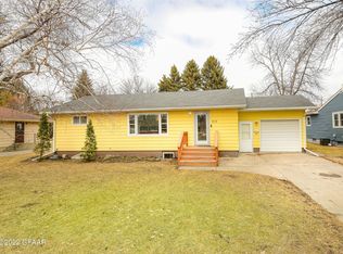 808 19th St NW, East Grand Forks, MN 56721