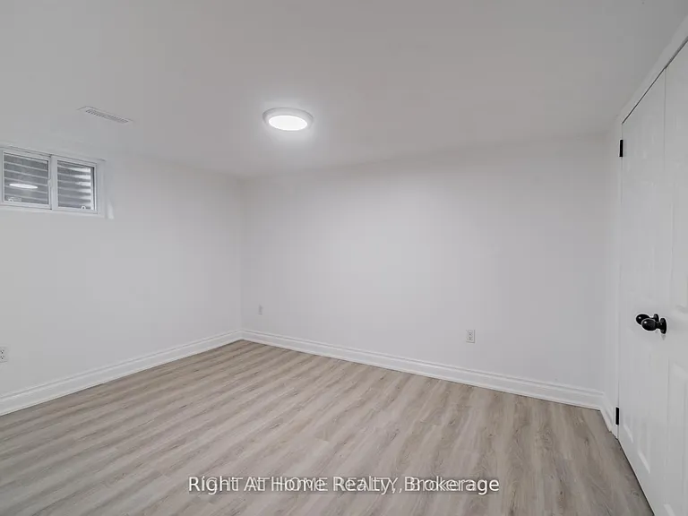 899 Florell Dr — Photo 10
