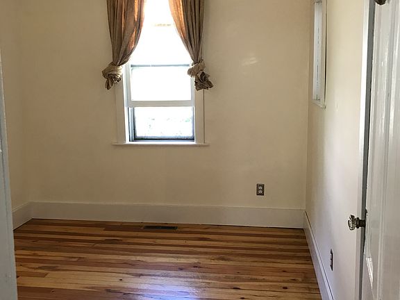 3rd image of 220 N Asbury St
