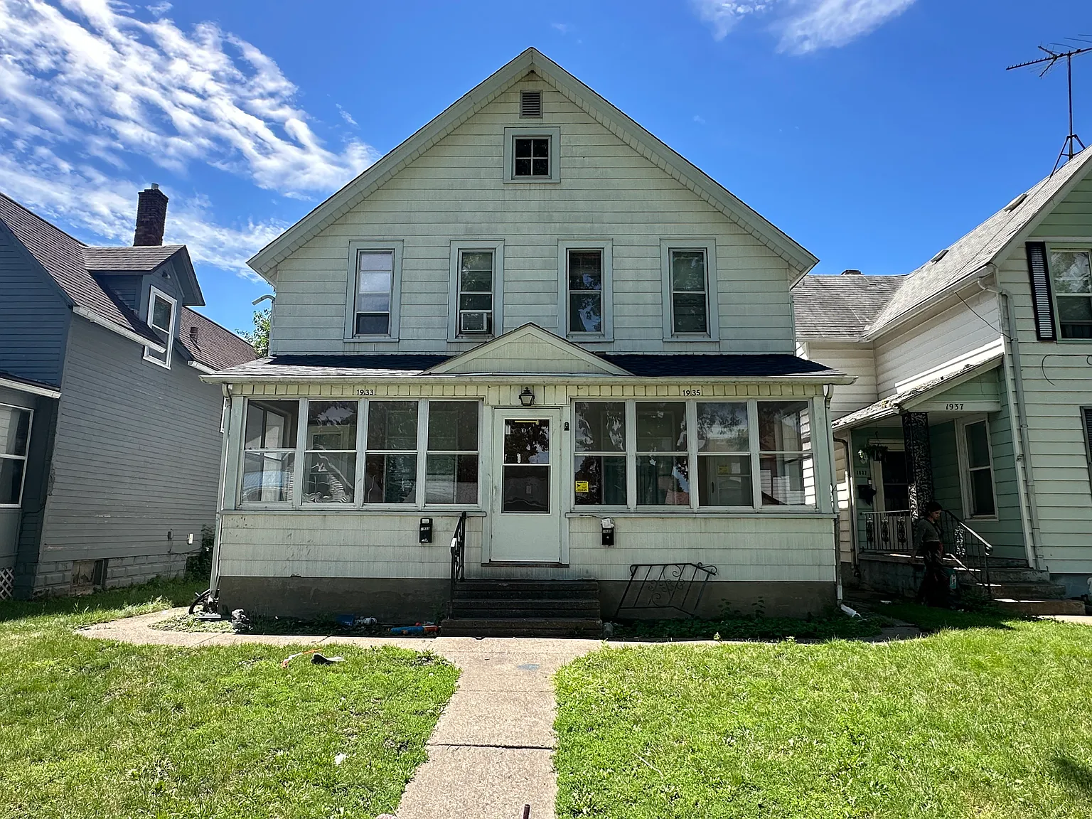 3 bed, 1058 sqft, $1,200 — Photo 1