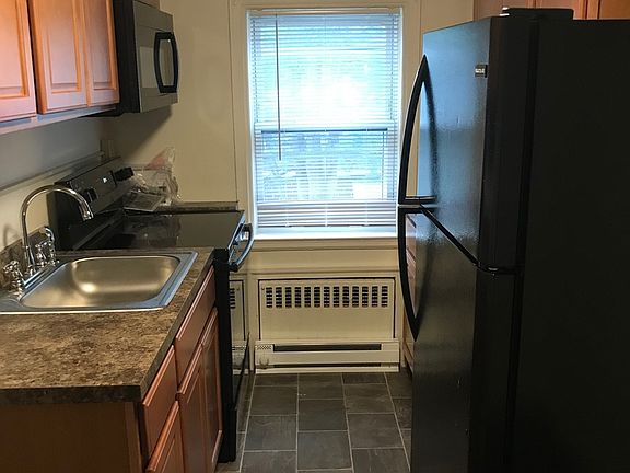 4th image of 2228 W Allen St #9B
