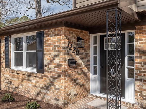 3rd image of 3220 Club House Cir