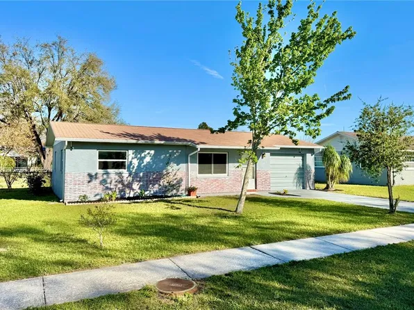 6126 16th St, Zephyrhills, FL 33542