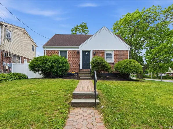 646 Macon Place, Uniondale, NY 11553
