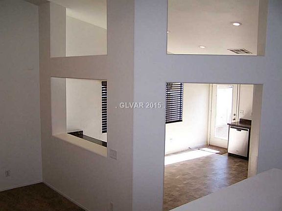3rd image of 1067 Menands Ave