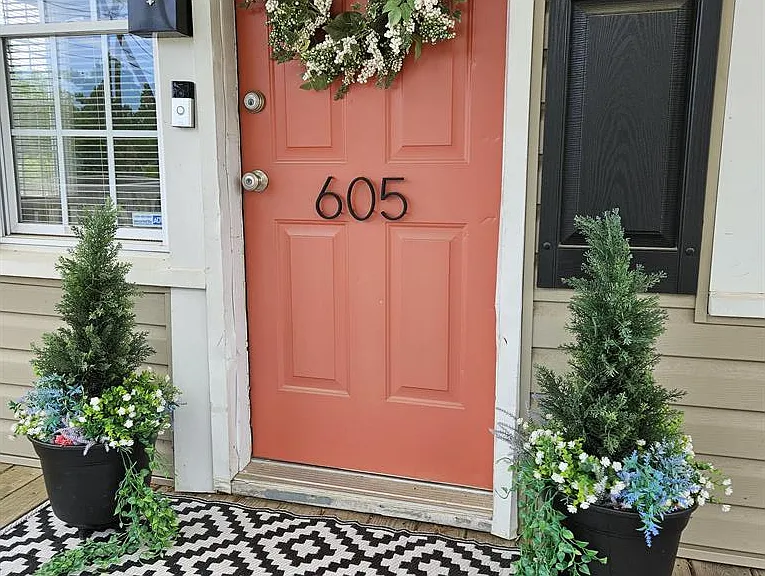 605 Round St — Photo 2