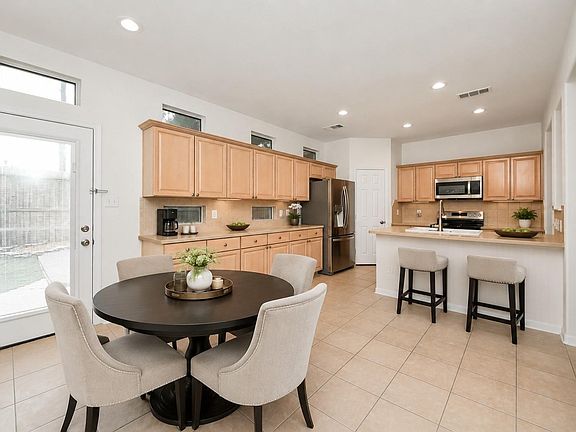 4th image of 10207 Thornleaf Ln