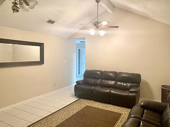 3rd image of 1716 Kingwood Dr