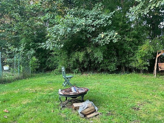 4th image of 2479 Newbury Dr