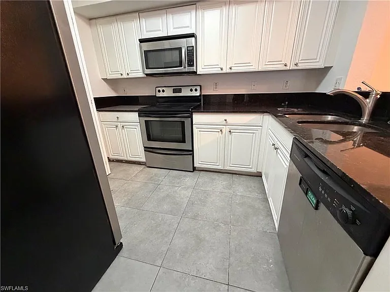 8245 Ibis Club Dr #403 — Photo 3