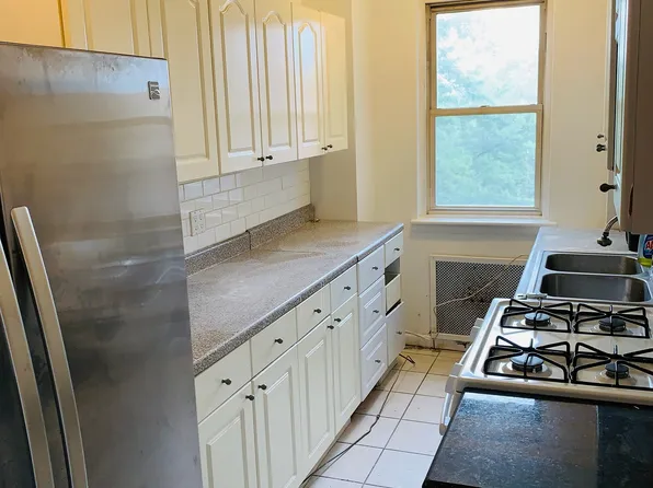 80 Knolls Crescent image 6 of 13