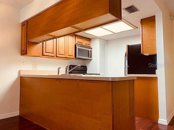 4th image of 5202 Lazy Oaks Dr Unit 5202