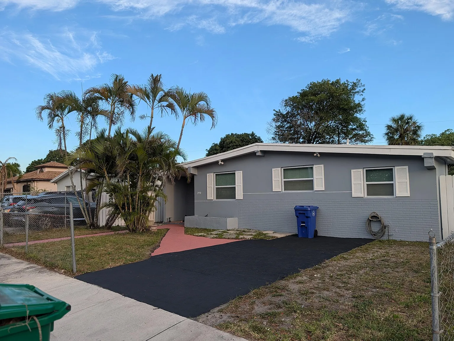3 bed, 1.0 bath, 864 sqft, $2,350 — Photo 2